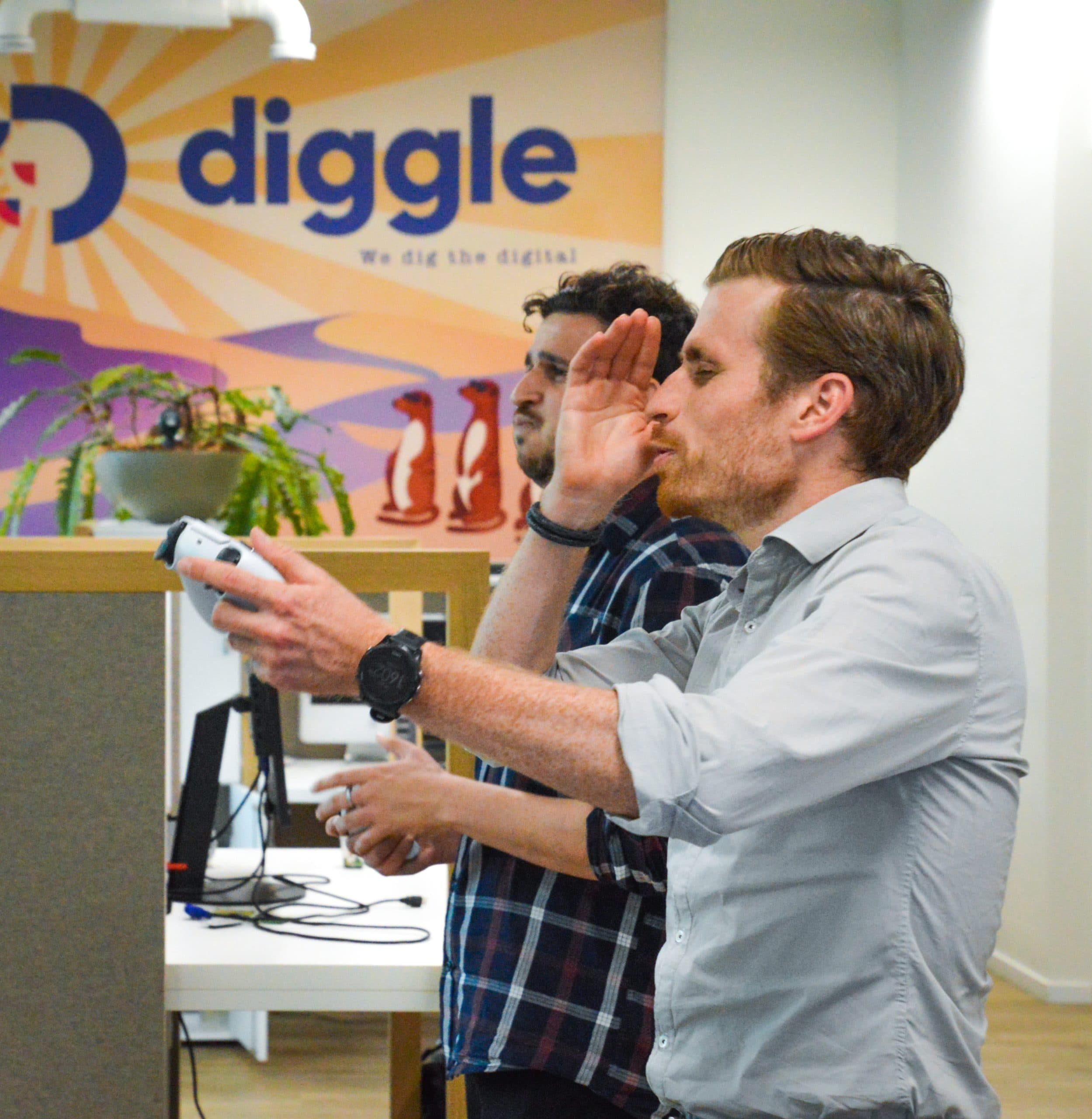 Diggle-collega's aan het werk bij de Diggle-banner